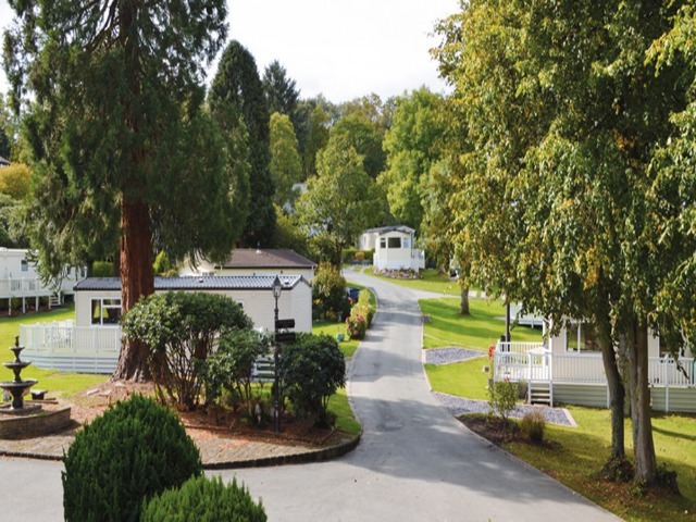 LyonsWoodlandsHallCaravanParkx1000